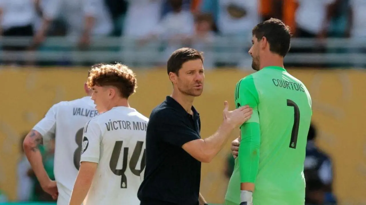 تياجو كورتوا يكشف كواليس تمرد لاعبي ريال مدريد ضد المدرب تشابي ألونسو